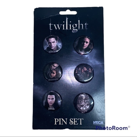 Twilight New Moon Saga Pin sets - Picture 2 of 4